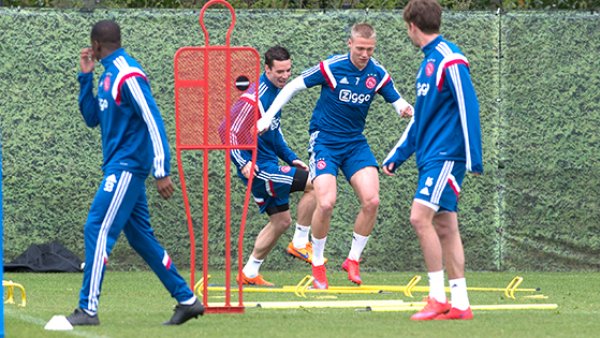 默契配合的 默契配合的